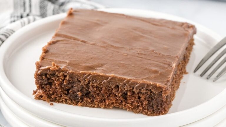 Easy Texas Sheet Cake Recipe