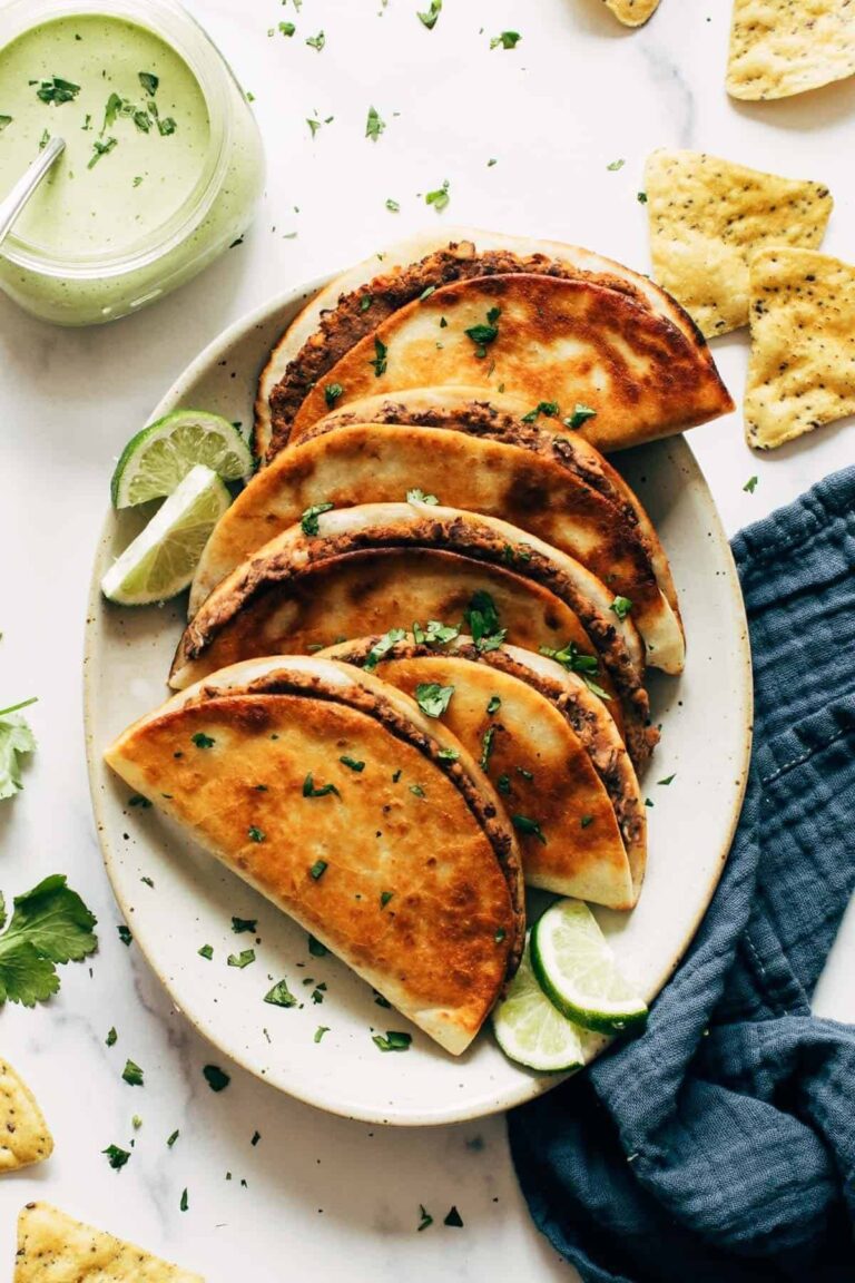 Easy Black Bean Tacos with Zesty Sauce