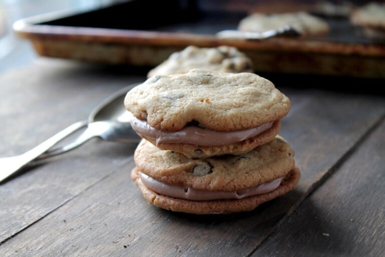 Easy Chocolate Cookie Sandwiches with Nutella