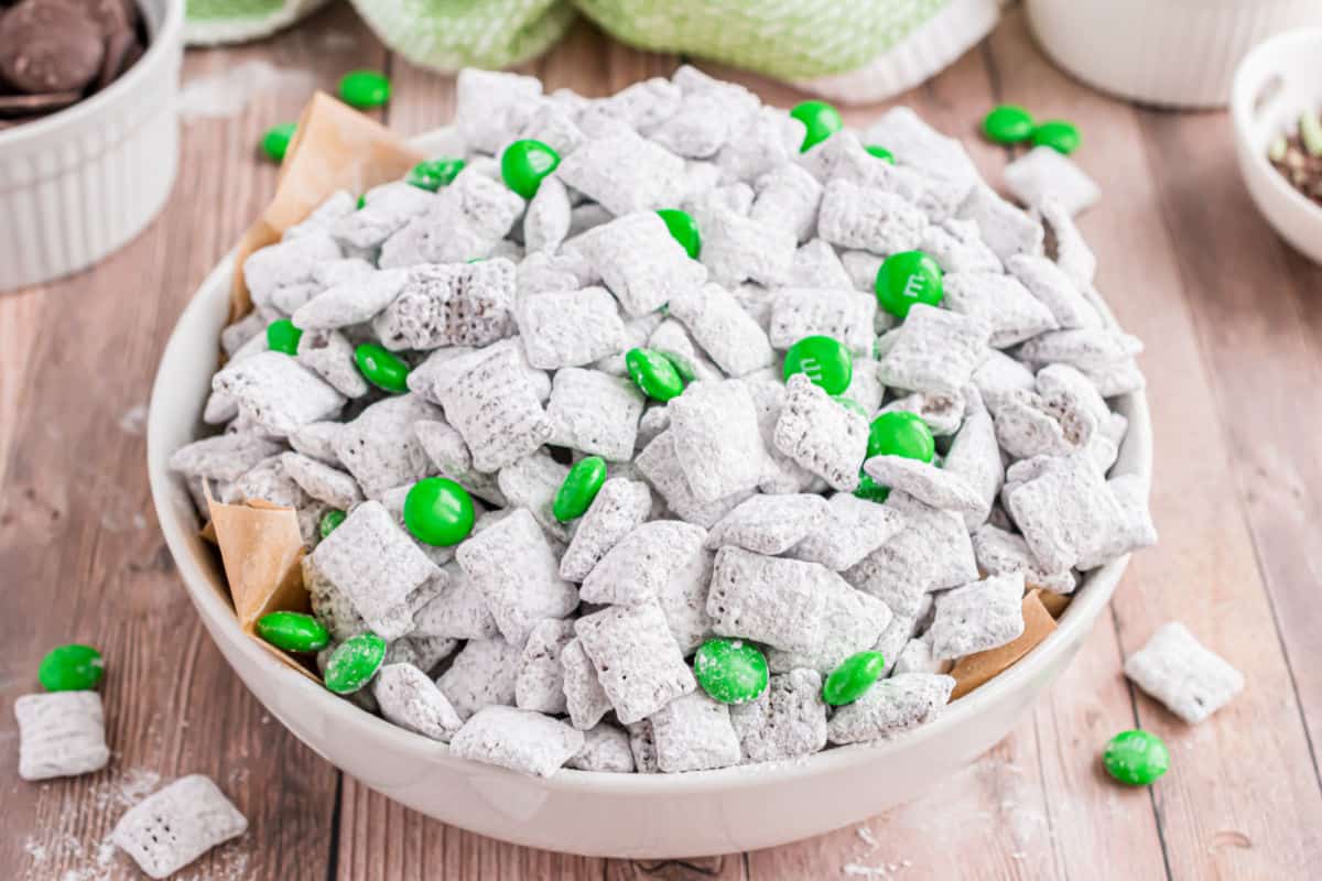 Minty Puppy Chow Recipe: Easy Sweet Treat